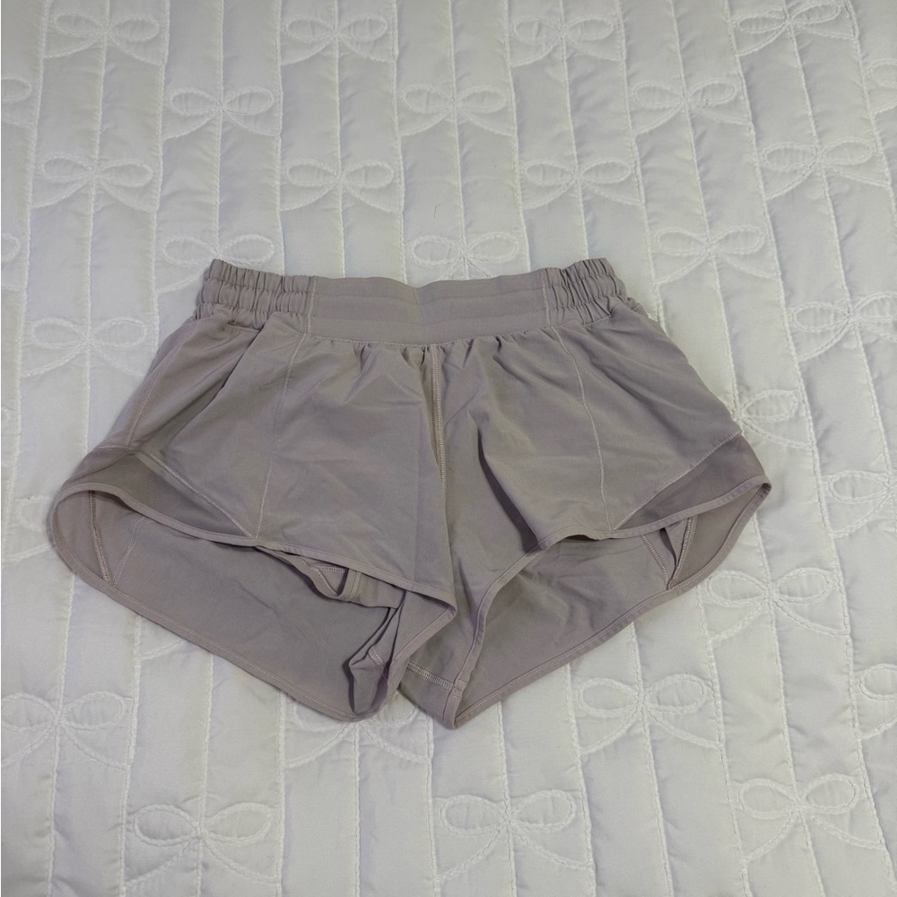 Lululemon Low-Rise Hotty Hots 2.5” Strawberry Milkshake